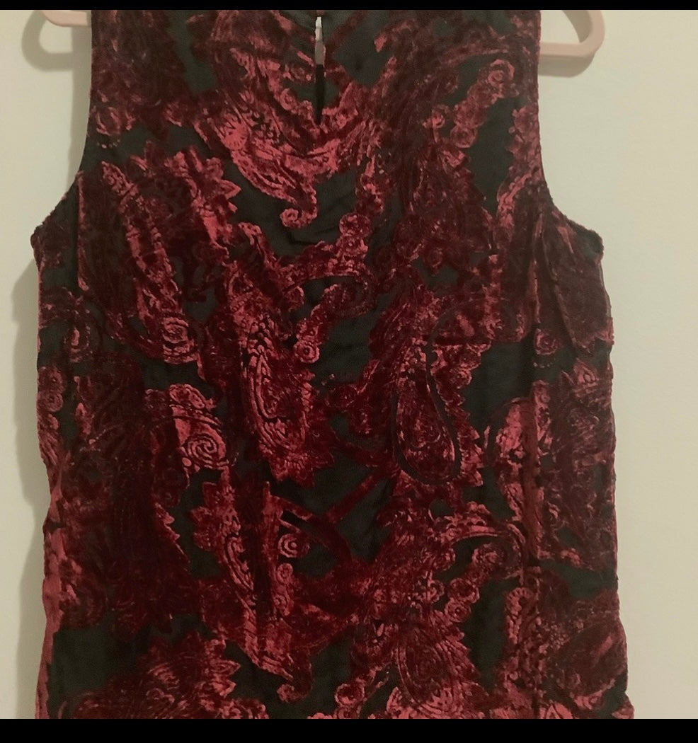 🍎 velvet over black blouse