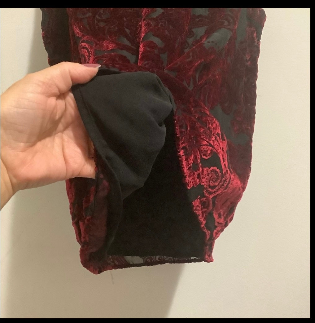 🍎 velvet over black blouse